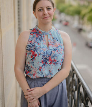 Singing teacher Paris Kayla