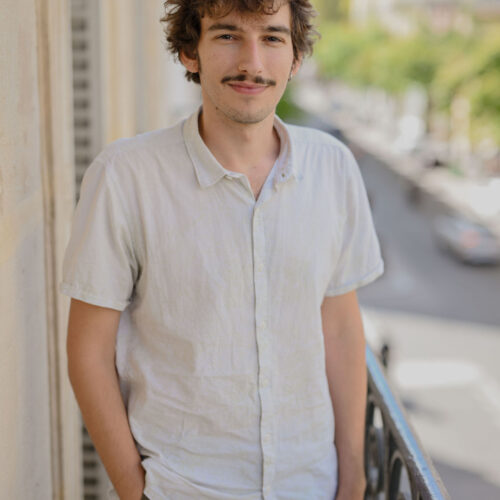 Guitar teacher Paris Alex