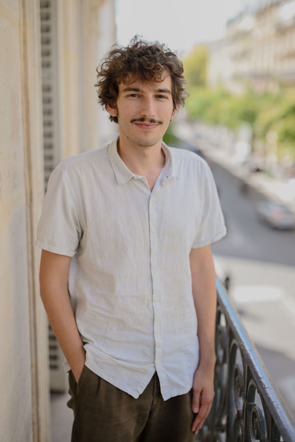 Guitar teacher Paris Alex
